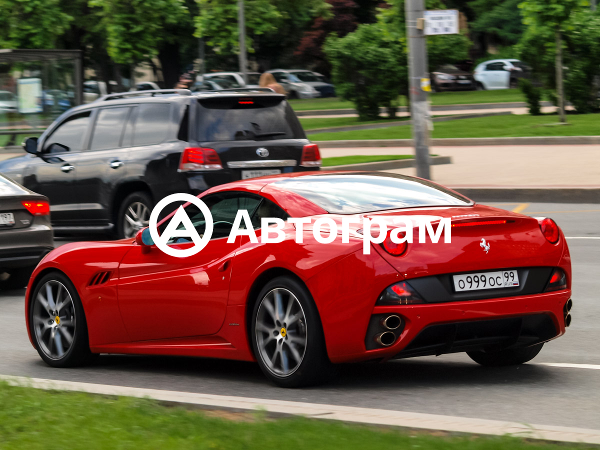 Спорткар Ferrari четырёхдверный