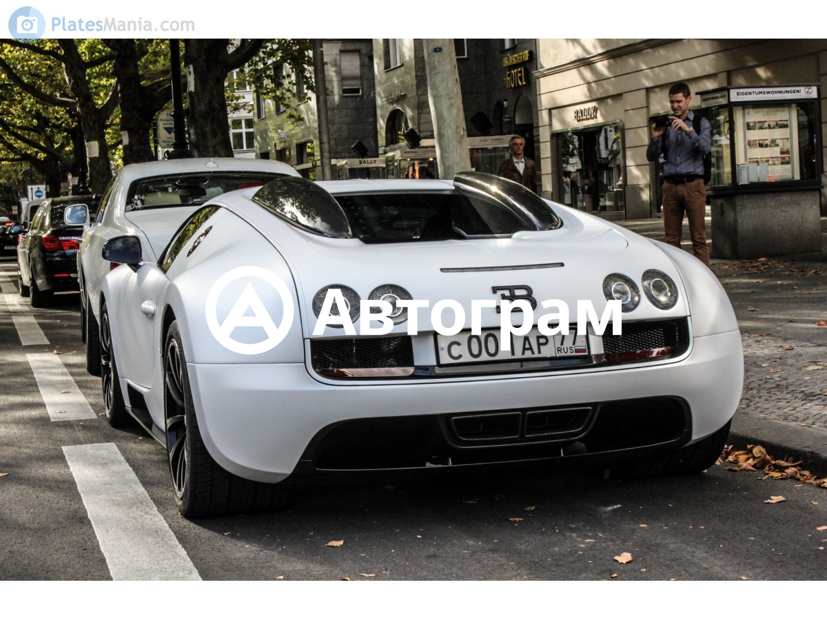 Bugatti в россии. Бугатти Вейрон. Бугатти Вейрон в Москве. Бугатти Вейрон в России. Бугатти 777.