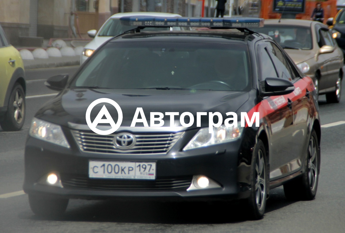 Toyota Camry 55 с мигалкой